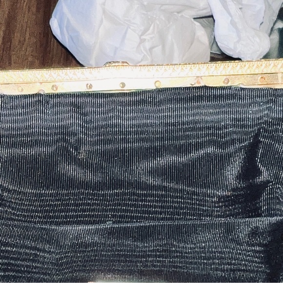 Spectacular Vintage Pettipoint Purse with Kisslock Change Purse and Mirror - Picture 13 of 15